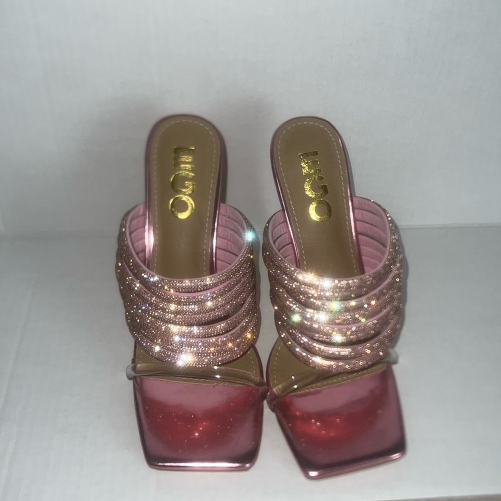 Pink glittery high‎ heels